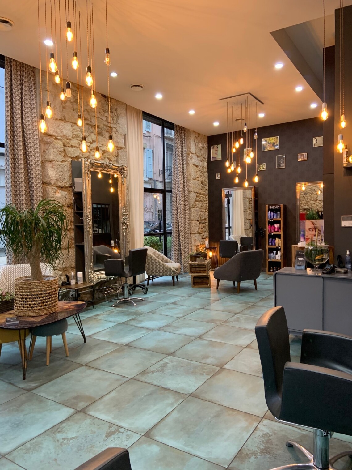 LE SALON - image 1