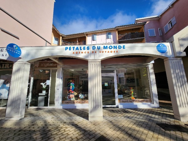 P&eacute;tales du Monde - image 1